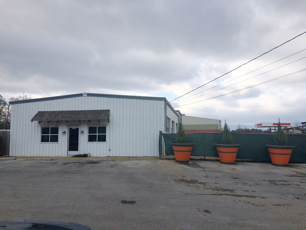 Hixson Pike Flex Space: 7611 Hixson Pike, Hixson, TN 37343
